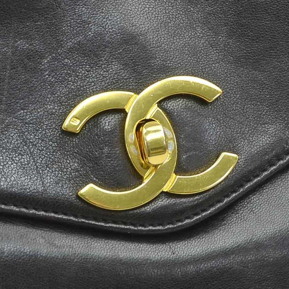 CHANEL Black Leather Shoulder Bag - Picture 10 of 15